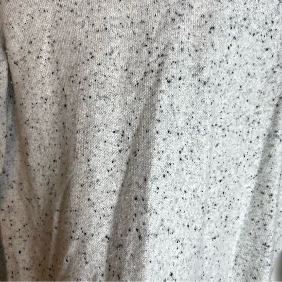 PURE Collection Cashmere Gray Speckled Turtleneck Size 6 - Picture 5 of 9
